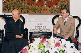 Vietnam premier meets dissident Buddhist leader